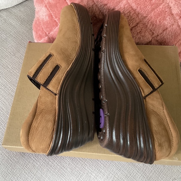 Bionica Size 10 Medium “Coast” Tan Suede Mules with Wedge Heel - Picture 4 of 6